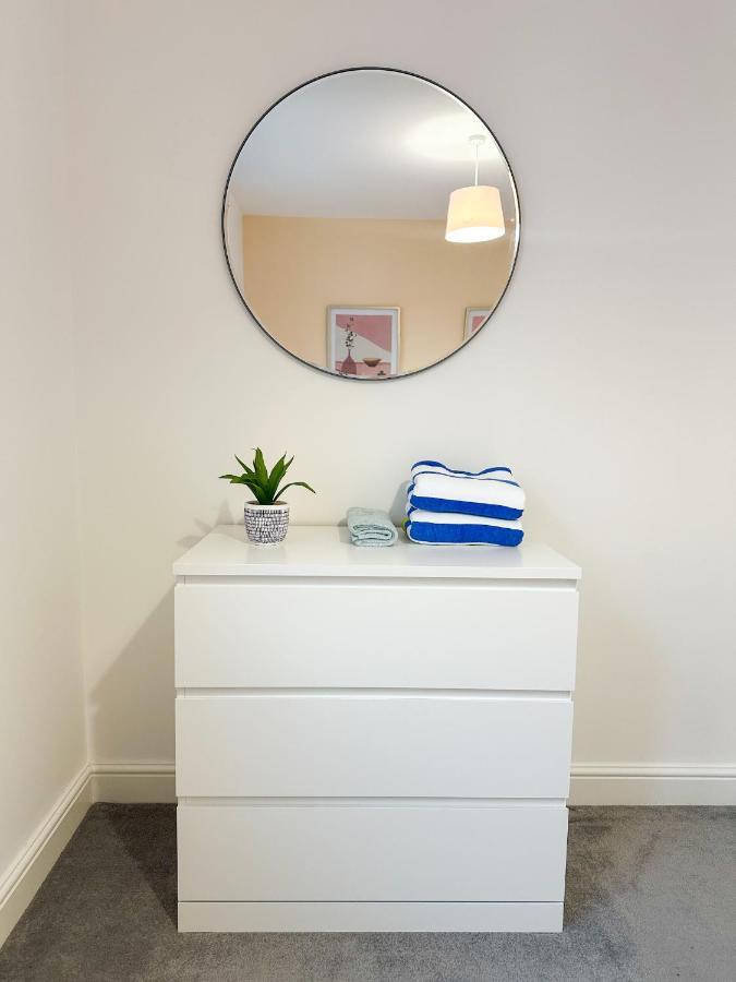 Luxury 2 Bedroom City Centre Apartment - Secure Parking - Amazing Location! Canterbury Exterior foto